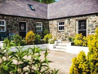 Bwthyn Yr Helyg (willow Cottage)