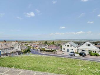 Cozy Holiday Home In Northam With Garden