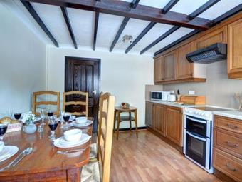 Cozy Holiday Home In Talley With Garden