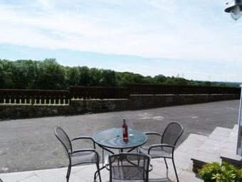 Holiday Home Cysgod Y Coed