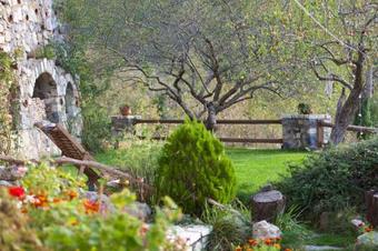 Hostal Agnantio Studios & Suites