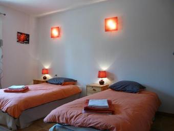 Location Vacances Avec Piscine Priv�e Et Une Jolie Vue Sur Le Luberon, En Campagne De Bonnieux, 8 Personnes, Ls2-209 Azuren