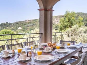 Luxurious Holiday Home In Caunes-minervois With Jacuzzi