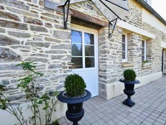 Modern Holiday Home In La Barre-de-semilly