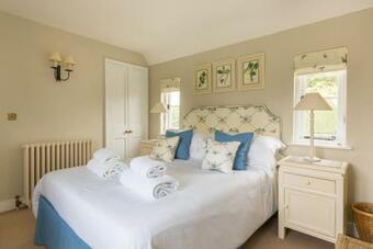 North Lodge 2 Bedroom Self-catering Historic Renovated Cottage