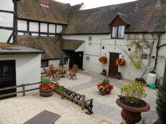 Posada The Crown Country Inn