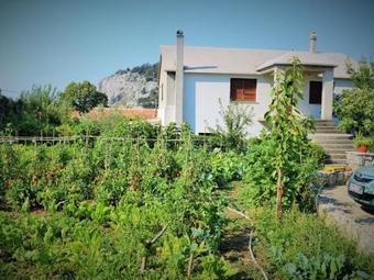 Quaint Apartment In Gata With Lovely Garden