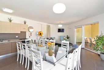 Tomisici Villa Sleeps 12 Pool Air Con Wifi