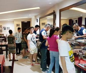 Zo�?s Paradise Waterfront Hotel