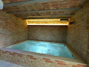 Child-friendly Farmhouse In Montecatini Terme With Jacuzzi