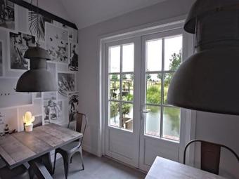 Gorgeous Riverside Chalet In Cothen