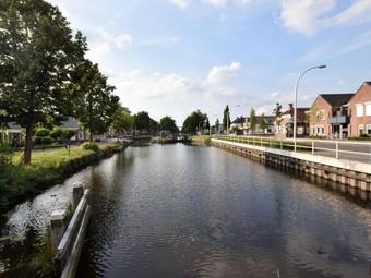 Cozy Holiday Home In Musselkanaal With Hot Tub