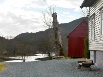 Three-bedroom Holiday Home In Flor� 2