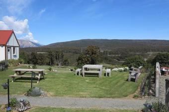 Tophouse Mountainview Cottages