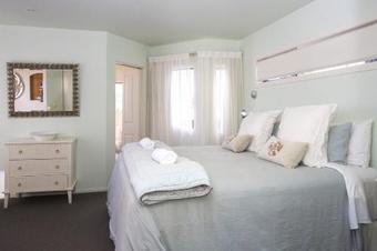 Chester Cottage - Beachfront Luxury