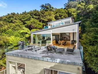 Bella Vista Escape + Free Guest Car