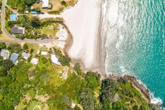 Sunshine Cottage By The Sea