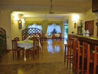 Hostal Go?ciniec I Restauracja Salton
