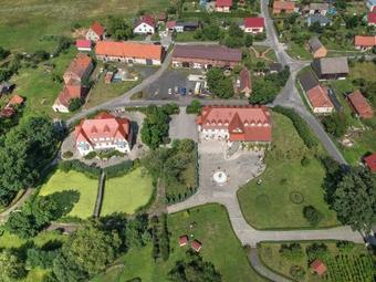 Bed & Breakfast Pa?ac W B?dzowie