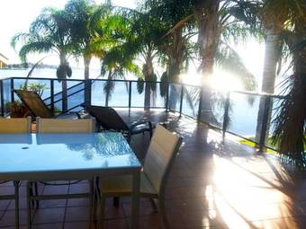 Motel Squid's Ink On The Lake