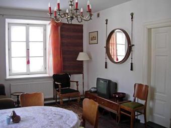 5-person Cottage On An Estate With An 18th Century Palace.