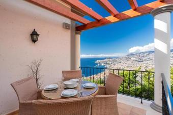 A Scenic 2 Bedroom Apartment By Hr Madeira