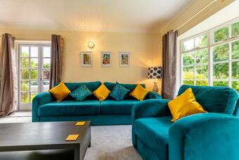 Apartment On Kiparisovaya