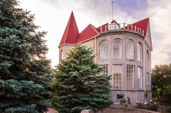 Villa On Naberezhnaya 69