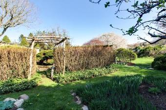 The Looks Pond Garden House