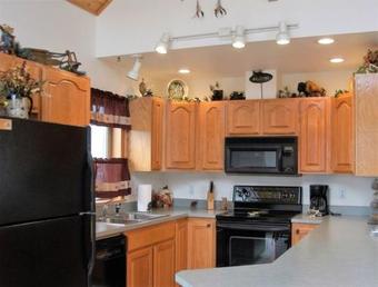 Mountain-view-tee-and-ski