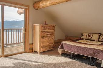 Hebgen Lakefront Cabin