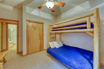 Contemporary Adk 5 Bedroom Chalet On Schroon