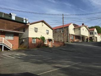 Phillips Historic Motel & Cottages