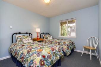 Breakaway At Roads End