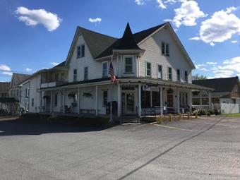 Bed & Breakfast The Alexander Benjamin House Country Lodging