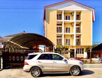 Hostal Kristall Guest House