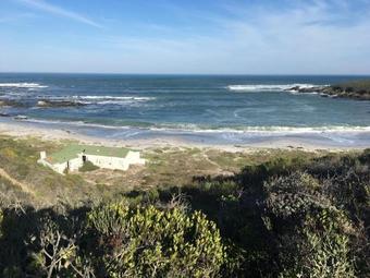 The White House Grotto Bay