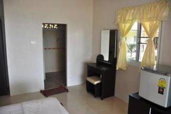 Pranee Beach Bungalows