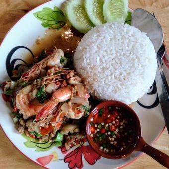 Hotel Chomnok Chommai Resort