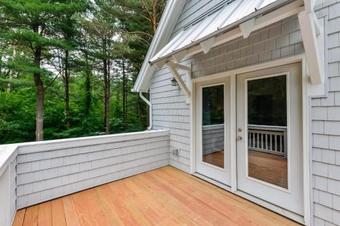 Villa Lake Trail Treehouse