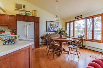 Selah Lakefront Retreat