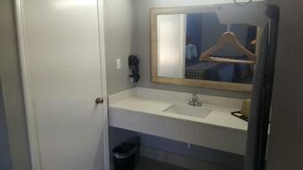 Motel Paris Inn And Suites