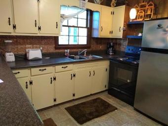 Cozy Cabin - Trees And Trails