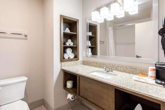 Hotel Quality Inn & Suites