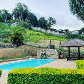 Casa Amarela Em Mairipor� Com Piscina Aquecida