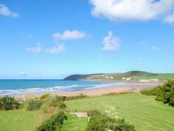 Holiday Home Cock Rock