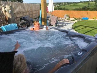 Roe Valley Cottage - La Spa Hot Tub