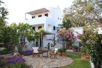 Villa Perlegiannika Houses