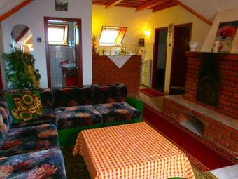 Kl�ra Vend�gh�z