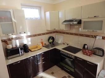 Halv�ny Vend�gh�z